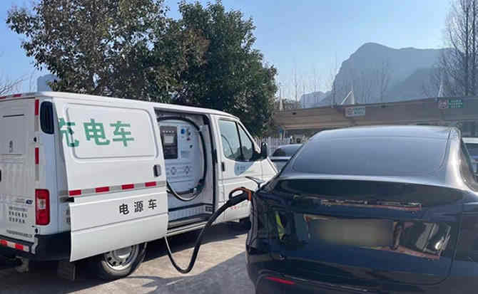 托克逊汽车搭电